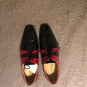Black and Red mens shoes. Size 9